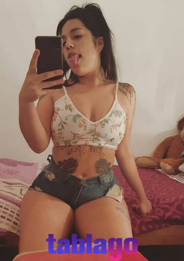 Sexy juguetona dispuesta