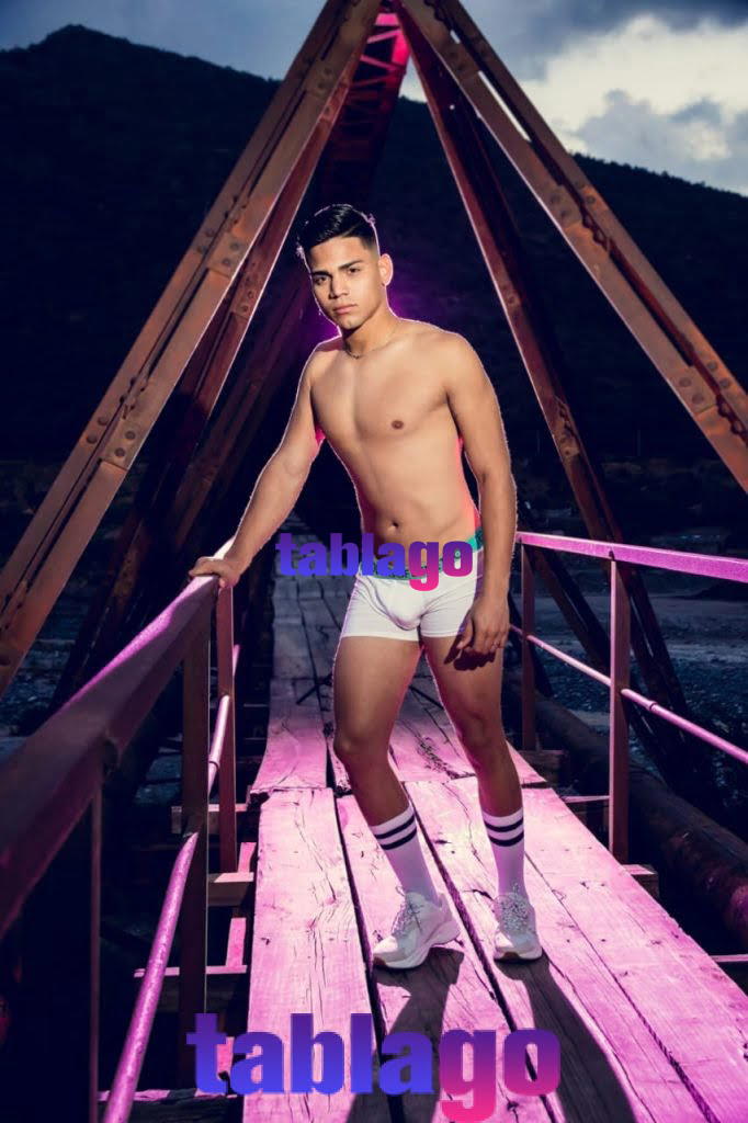 Valentino Disponible vergón Bisexual Versátil