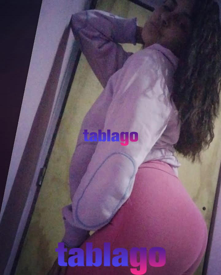 Javiera culona complaciente