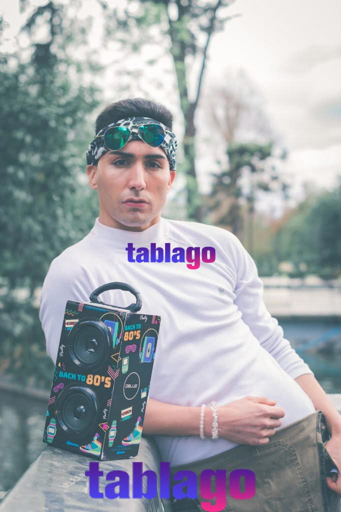 modelo atractivo y muy guapo