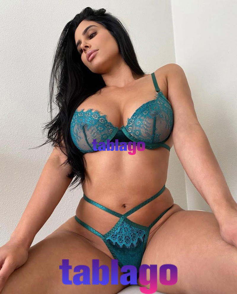 Camilita apacionada esperando complacer tus fantasías