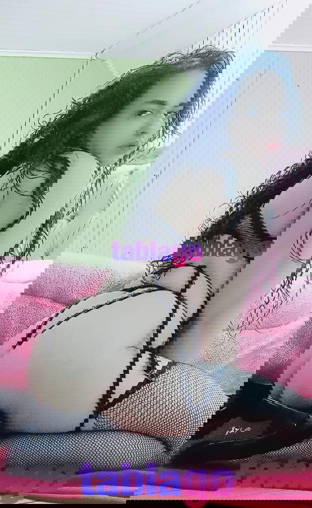 Tu esclava sexual lechera sumisa de ano estrecho