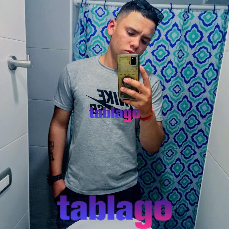 Hola soy andres quien te hara pasar un rato muy rico