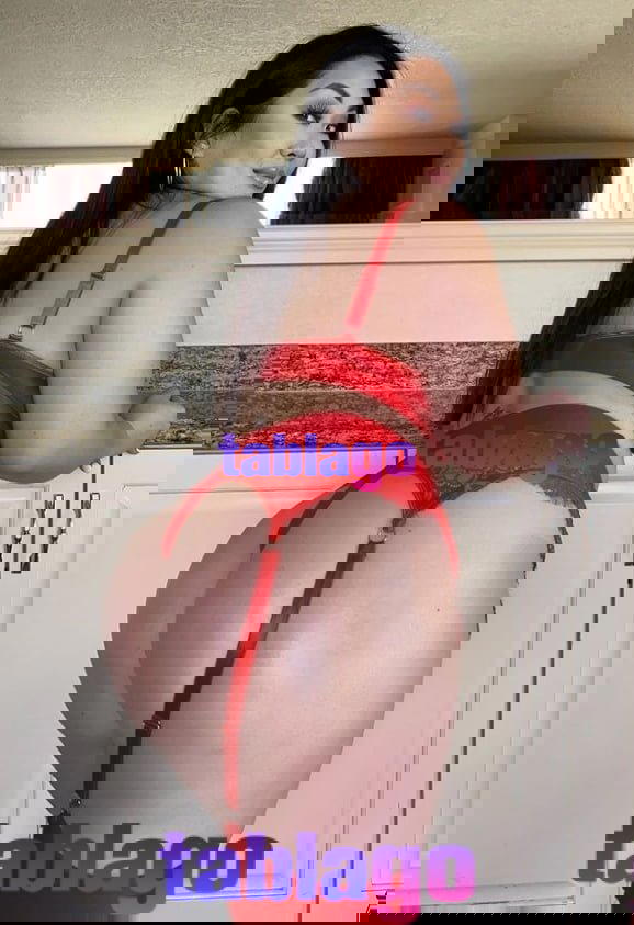 Hola soy emi tengo 26 añittos dispuesta a todo