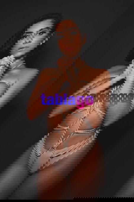 Mujer latina sensual buscando hombre