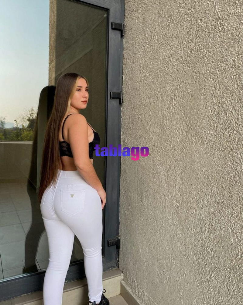 Hermosa y juguetona