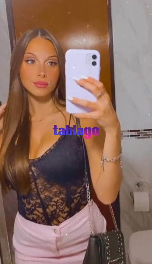 Allison muy linda y coqueta