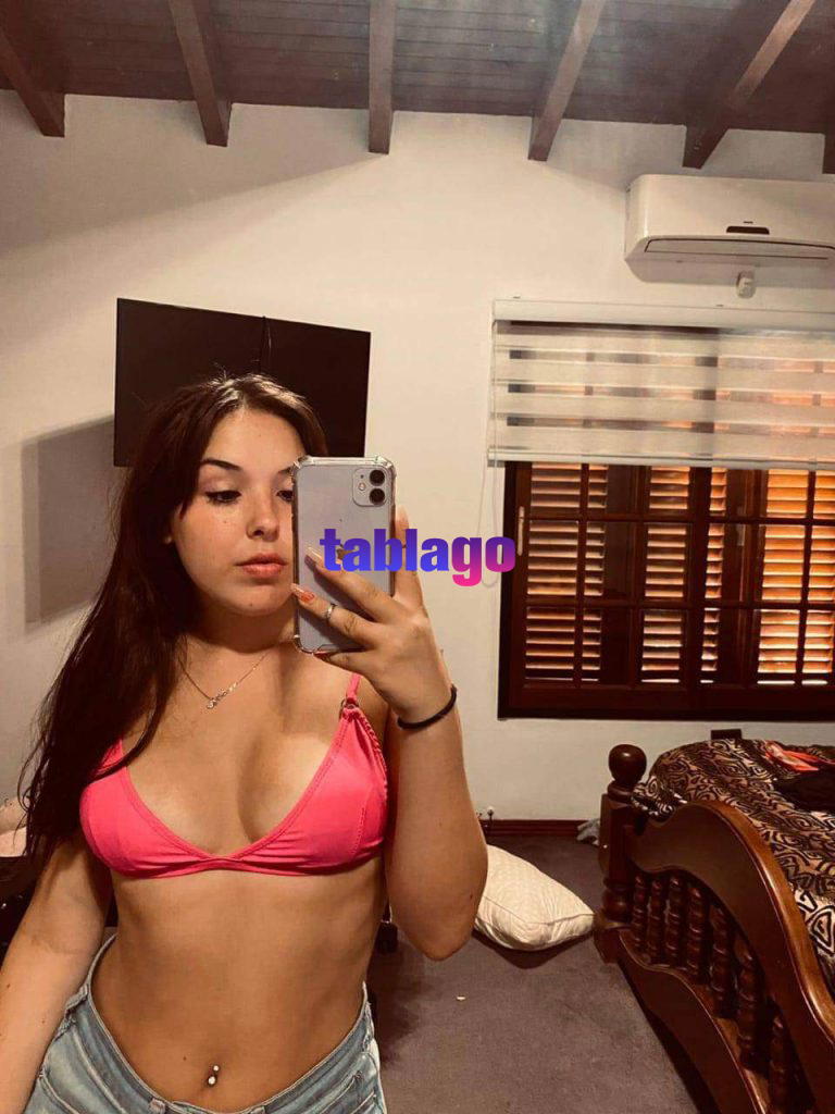 Camilita caliente y juguetona