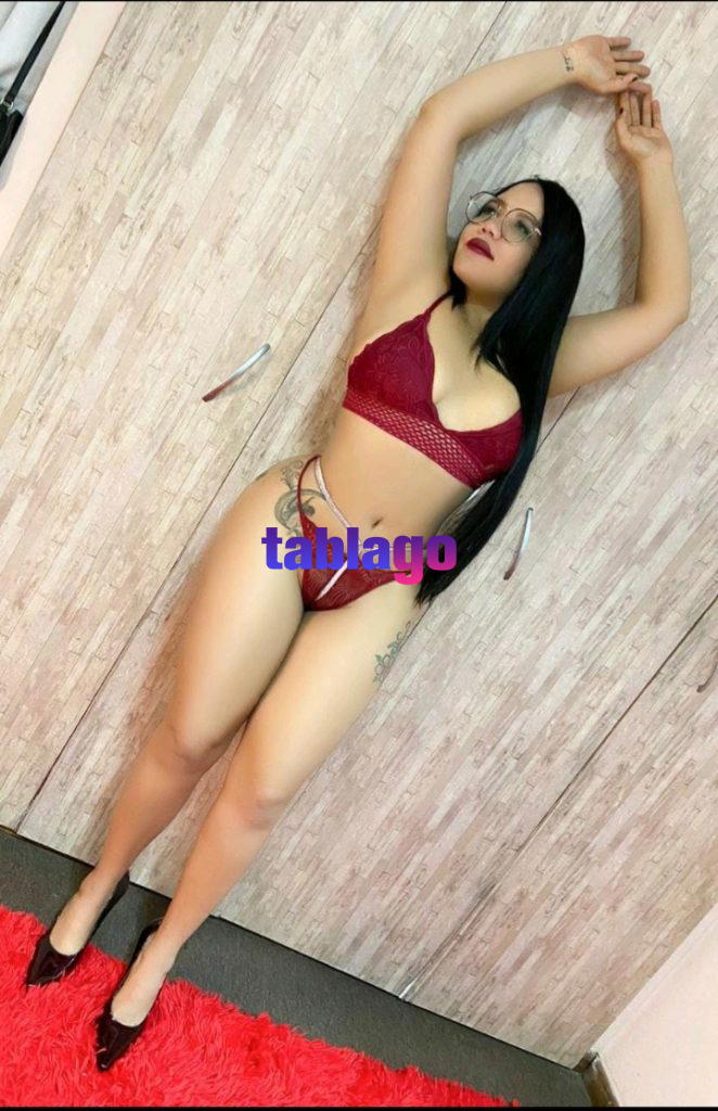 NINFÓMANA ODBEDIENTE DIOSA DEL SEXO ORAL Garganta profunda