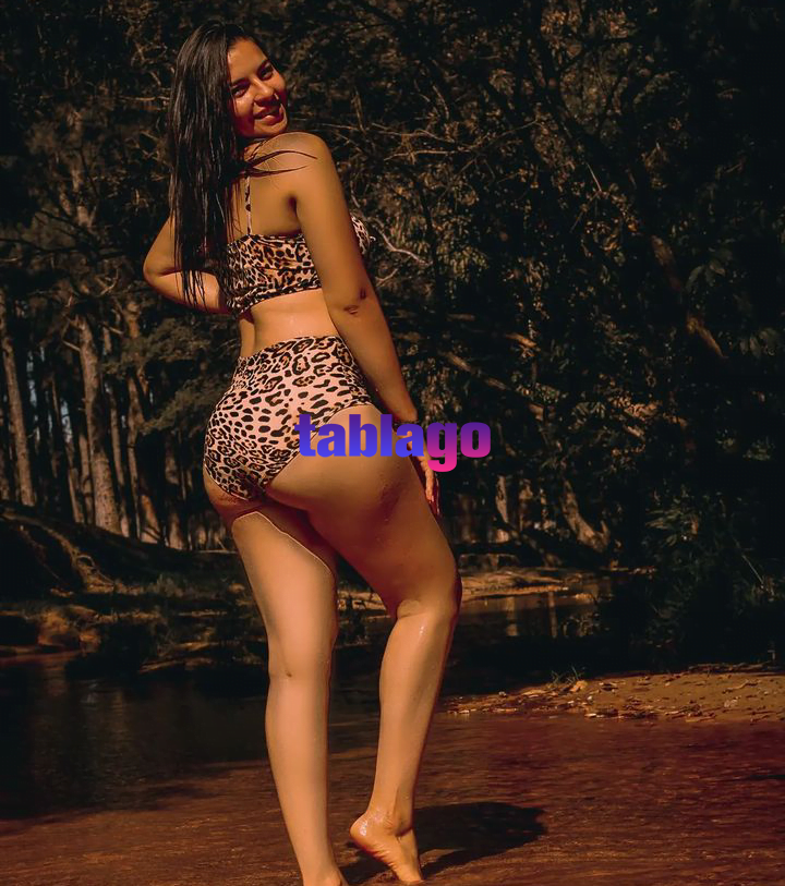 Cristina con 23 añitos escort VIP sexy atractiva