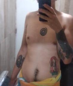 Tatuado Delgado/ Alto 26 años