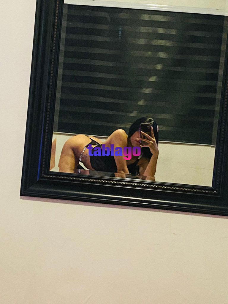 Valentina flaquita jovencita y juguetona