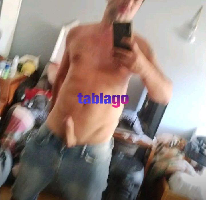 Chileno educado varonil alto Disponible