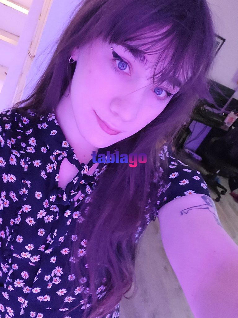 Joven trans universitaria escort