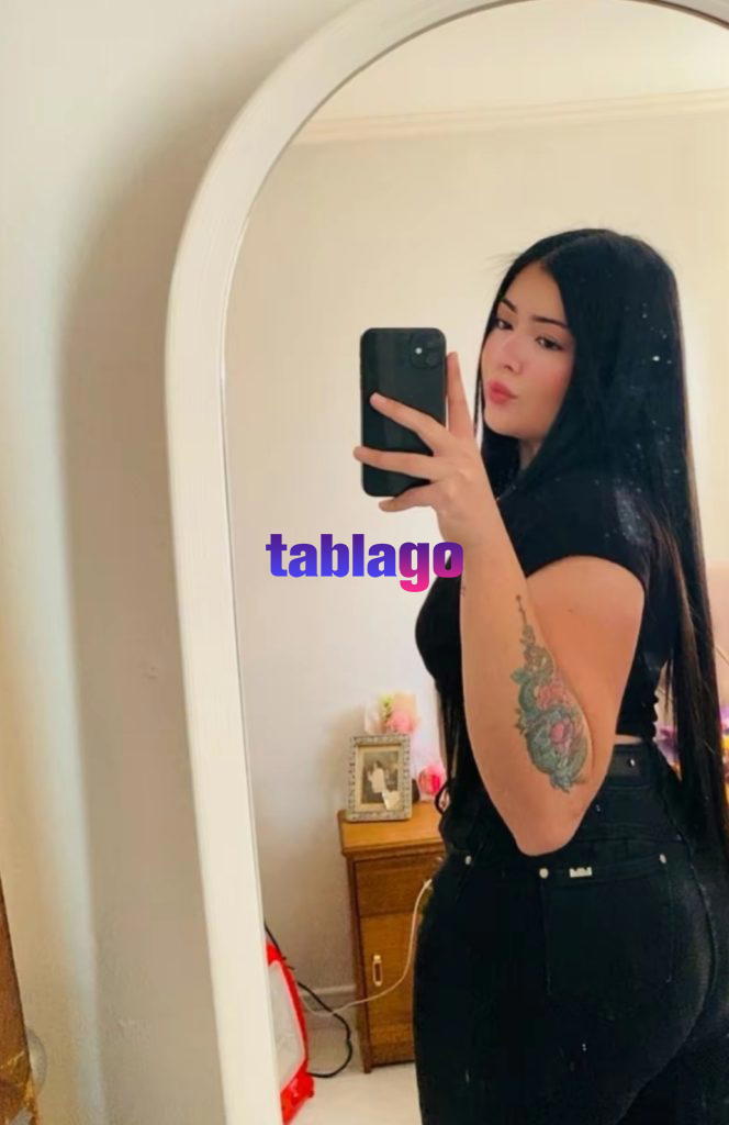 Mis amores soy una chica colombiana extrovertida alegre dispuesta a complacerte en todos tus fetiches sexuales