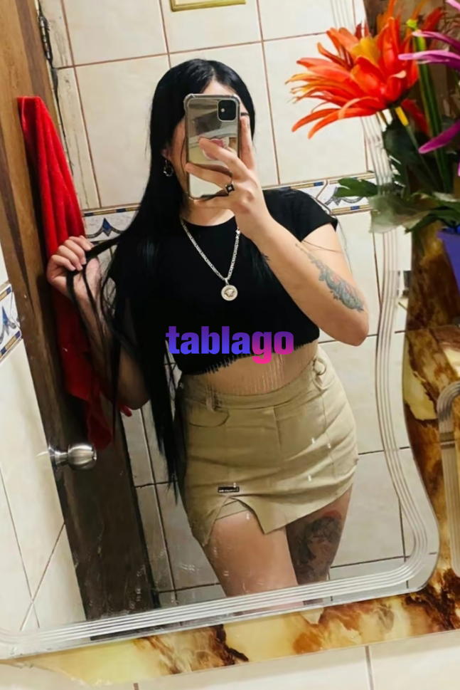 Mis amores soy una chica colombiana extrovertida alegre dispuesta a complacerte en todos tus fetiches sexuales