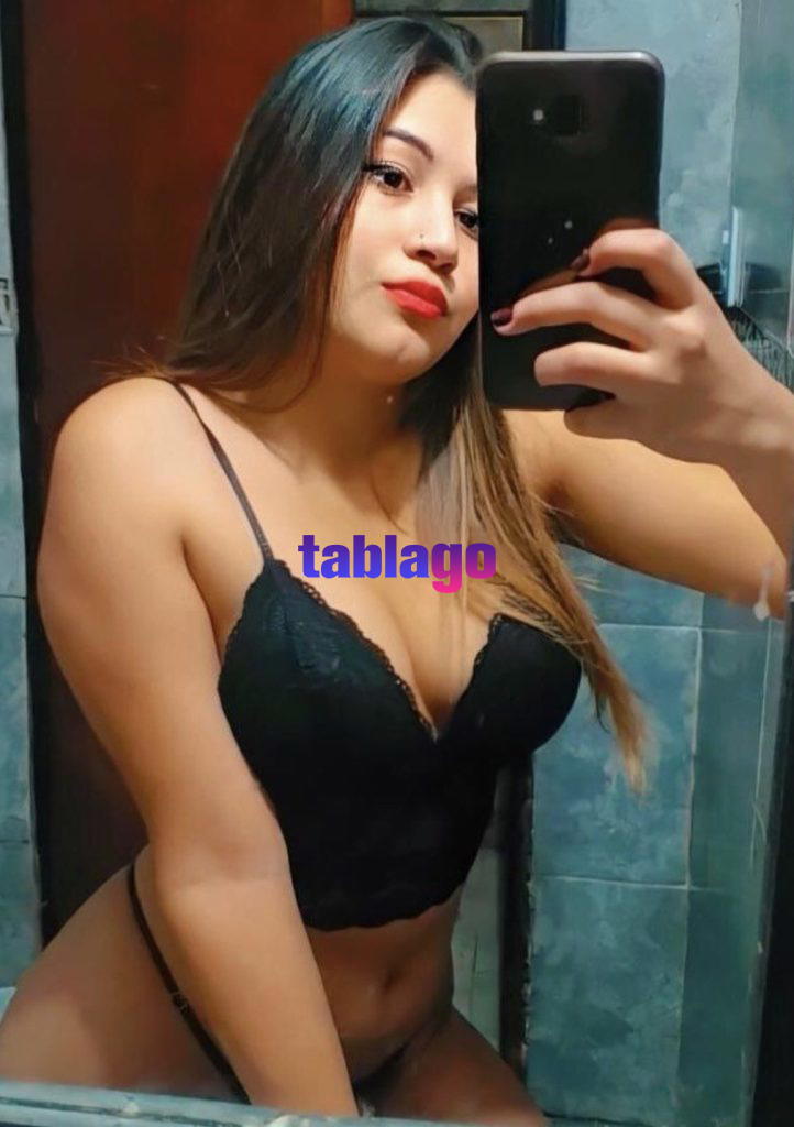 Natacha simpática y juguetona cariñosa