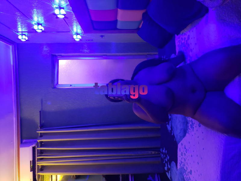 Negrita gordita culona y tetona