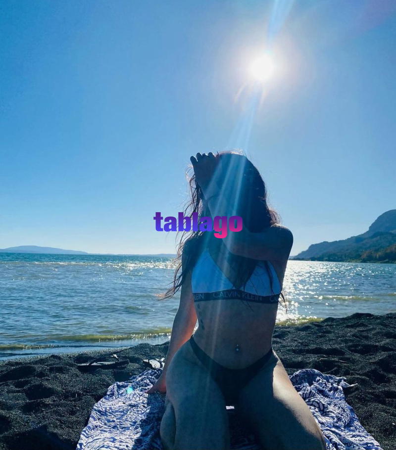 Universitaria 22 años, complace a cambio de ayuda economica