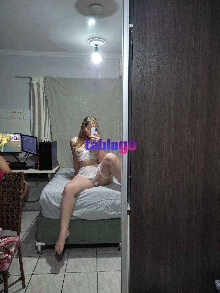 Sexi atrevida y muy complaciente chica rubia ardiente