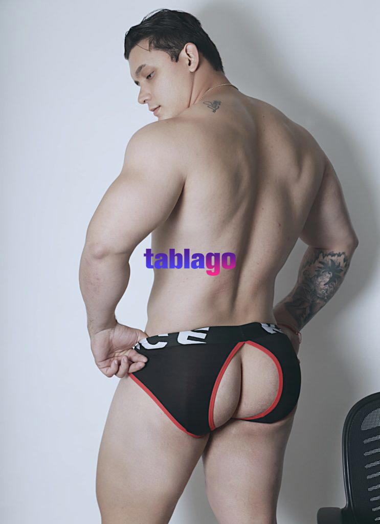 Chico arron sexi baronil hombre de buen porte