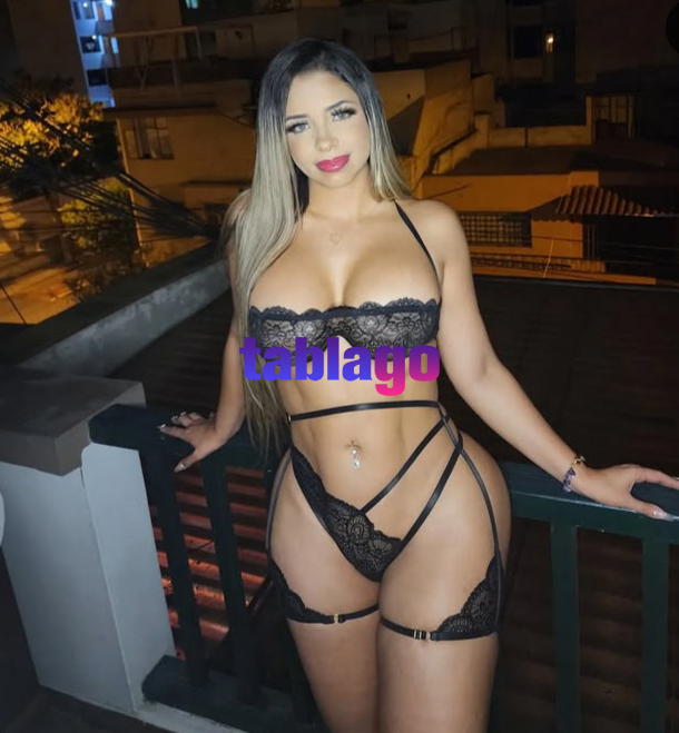Romina ardiente extravagante lista para cumplir toda clase de fantasías
