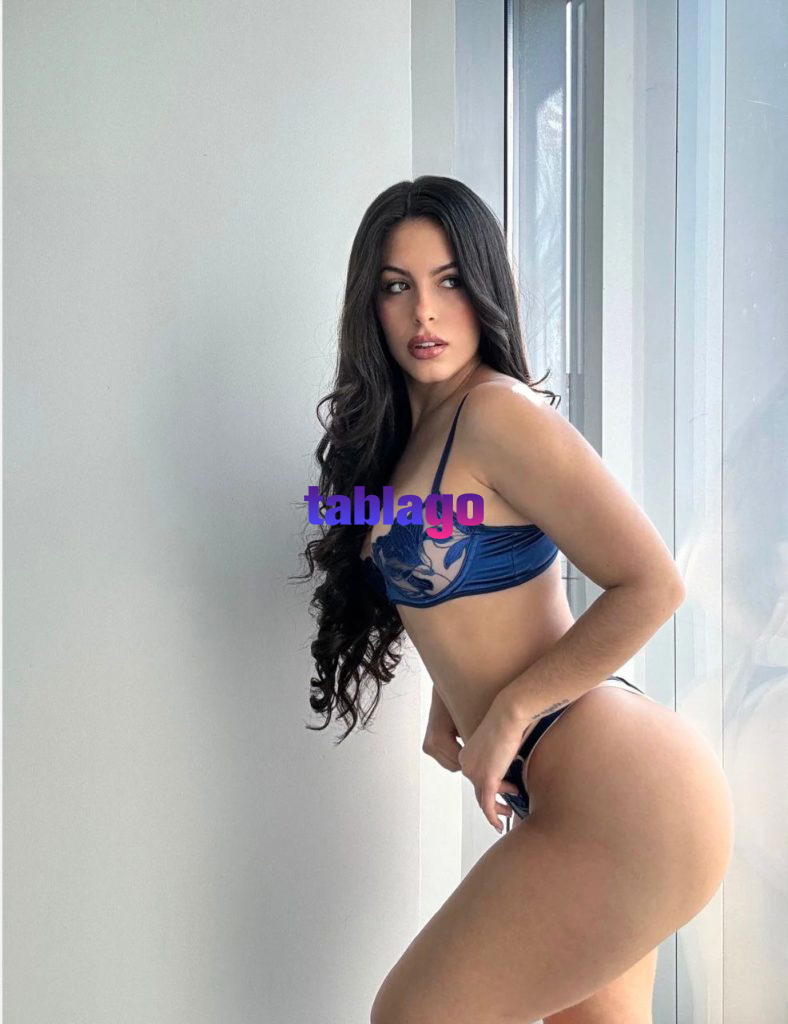 Brenda venezolana de 21 años de edad Delicioso oral sin 💦🍼 muy profundo y salivoso