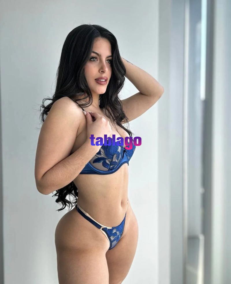 Brenda venezolana de 21 años de edad Delicioso oral sin 💦🍼 muy profundo y salivoso