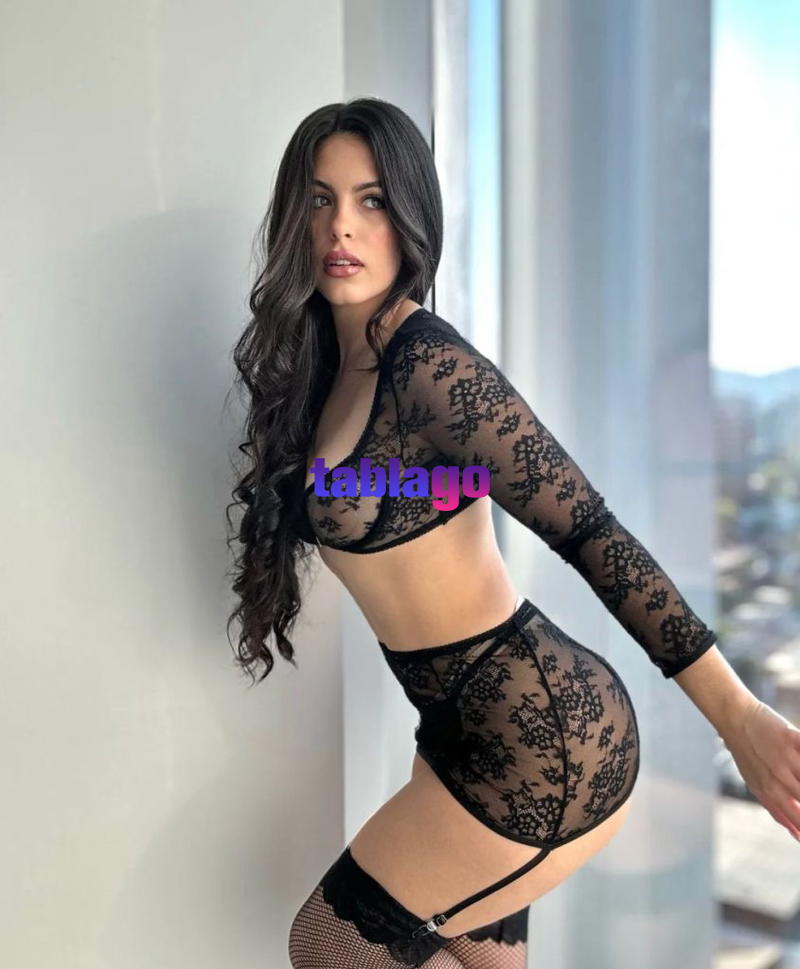 Brenda venezolana de 21 años de edad Delicioso oral sin 💦🍼 muy profundo y salivoso