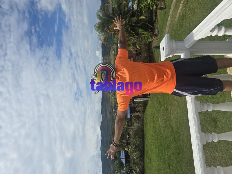 Guapo de 30 Colombiano cuerpo normal