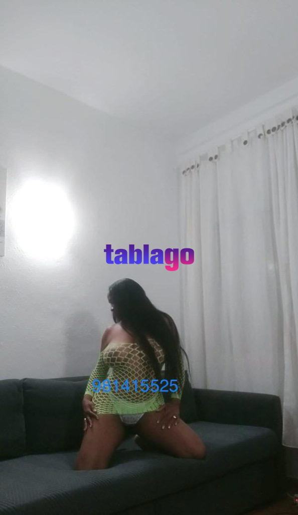 Brenda negra fogosa en la cama sin limites