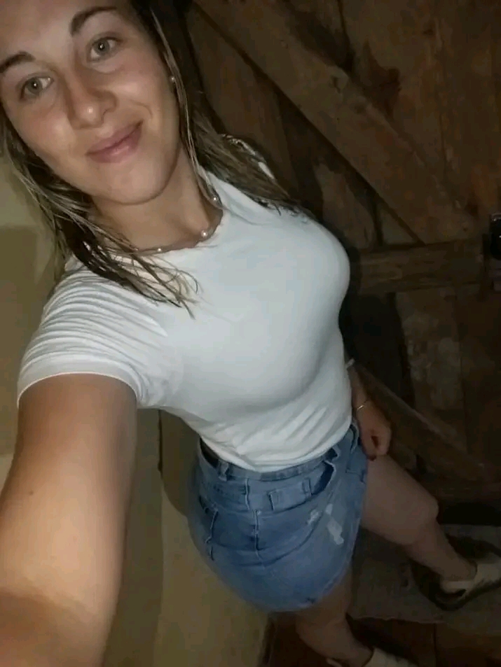 Estefi la guapa con ganitas de placer y tratos de pareja
