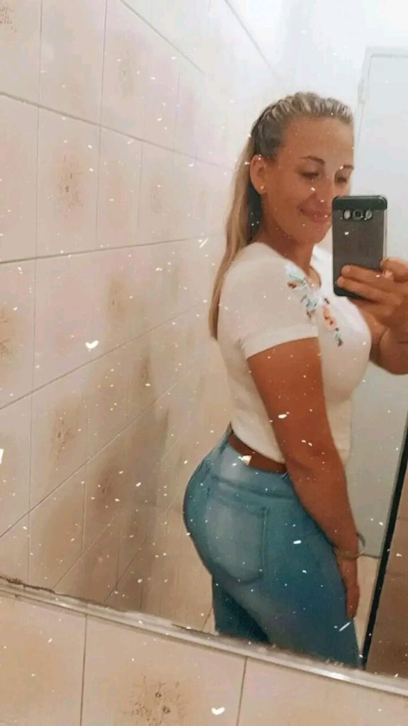 Estefi la guapa con ganitas de placer y tratos de pareja