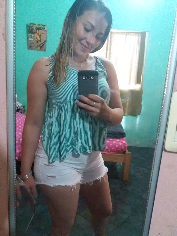 Estefi la guapa con ganitas de placer y tratos de pareja