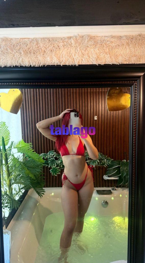 Roxy jovencita masajista complaciente y sensual