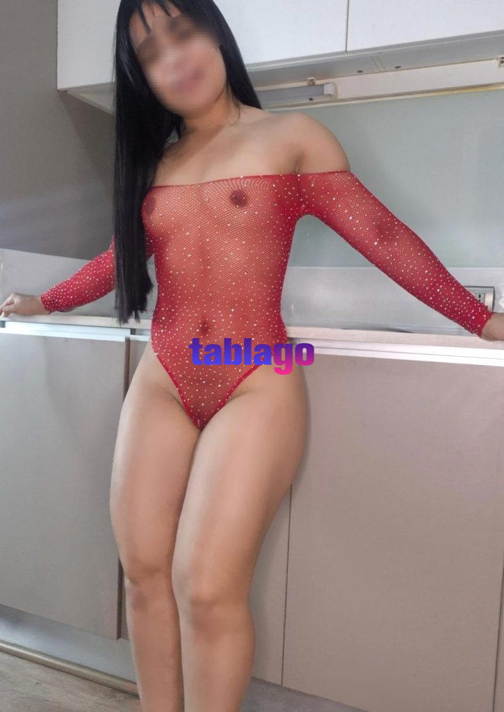 Linda jovencita Venezolana esperando su primer sexo anal profundo…