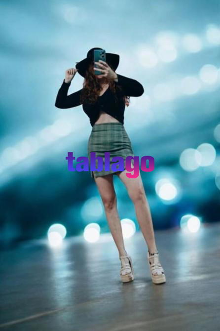 BELLA ELEGANTE Y SENSUAL ACOMPAÑANTE PELIRROJA NATURAL