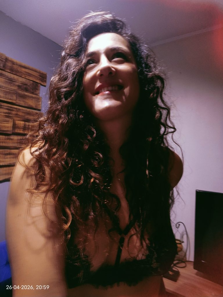 Sensual Chilena Madura espera por cumplir tus Deseos