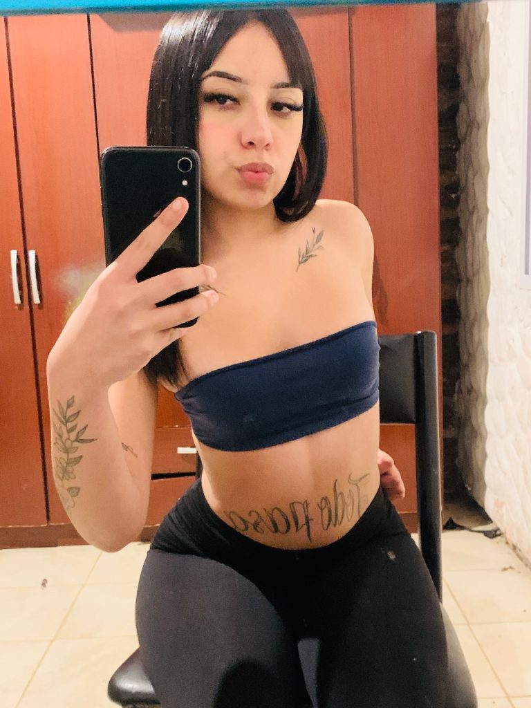 Ardiente escort mente abierta a todas fantasías