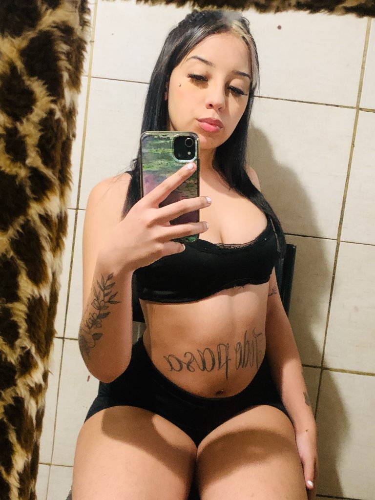 Ardiente escort mente abierta a todas fantasías