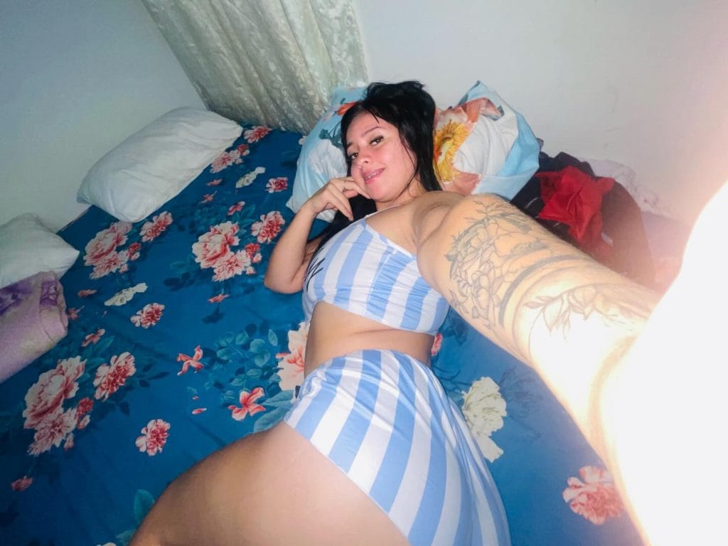 Ardiente escort mente abierta a todas fantasías