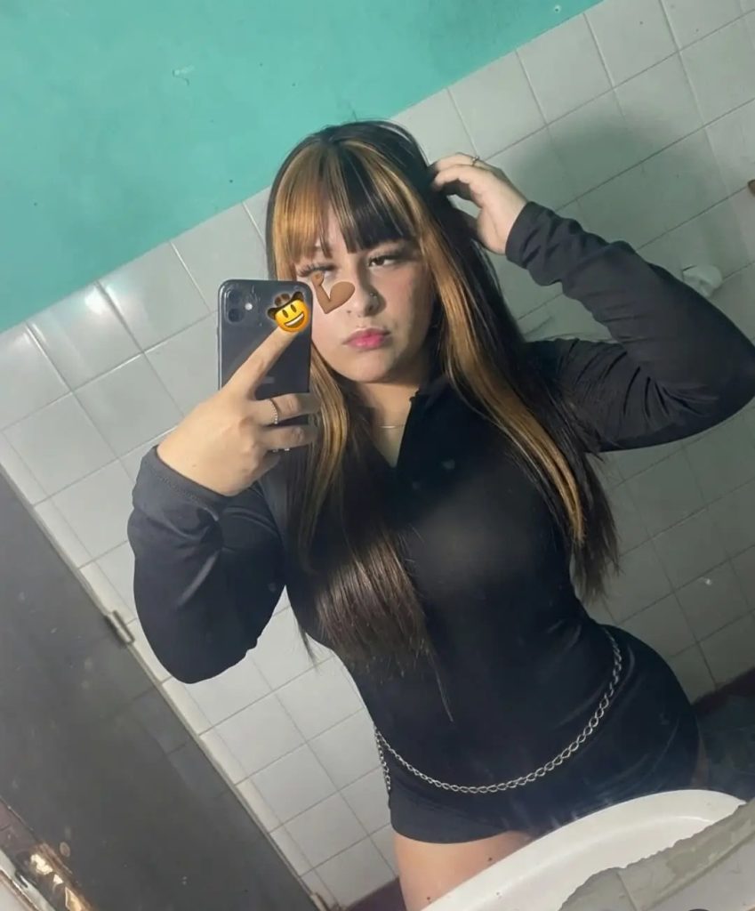 Hola le ofrezco servicio sexuales tengo lugar proporciona estacionamiento dentro de la hora es totalmente se cumple cual