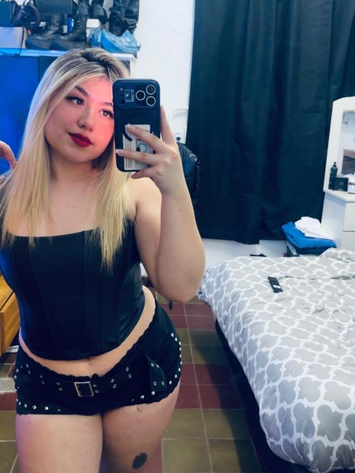 Ardiente escort mente abierta a todas fantasías