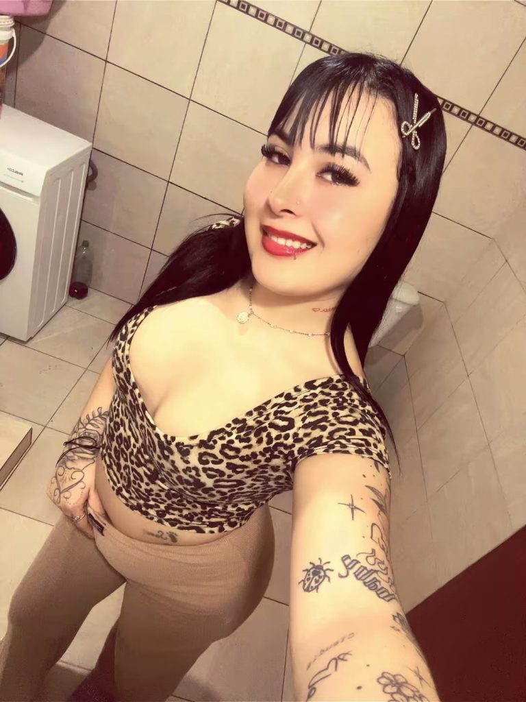chica muy relajada sin complicaciones me gusta complacer 💦 y que me complazca que se deje querer para hacerle cositas r